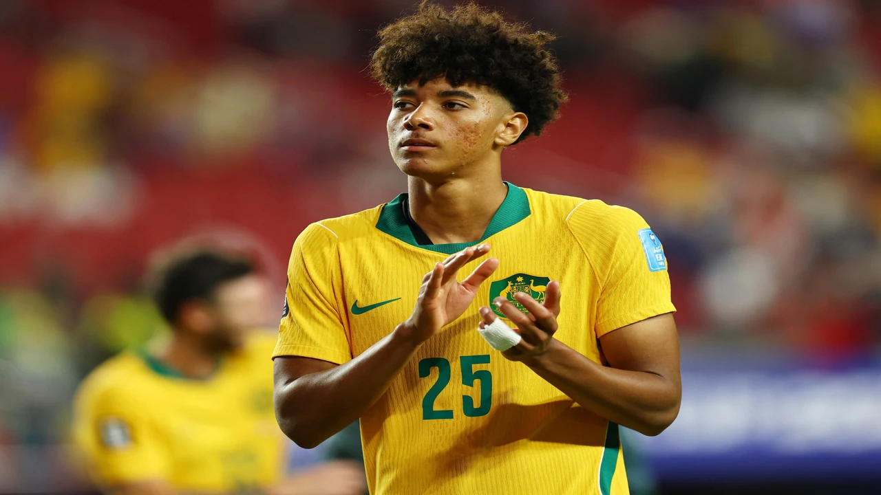 مباراة مصر وأستراليا تشهد تحديًا بين محمد صلاح ومراهق أسترالي